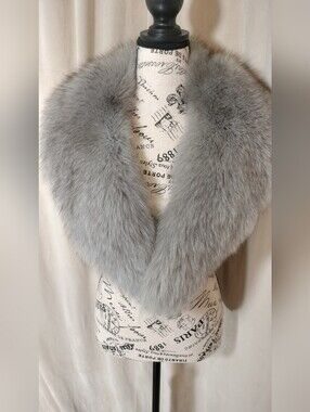 EUC! Luxurious Soft Silver Grey Faux Fox Fur Collar Stole
